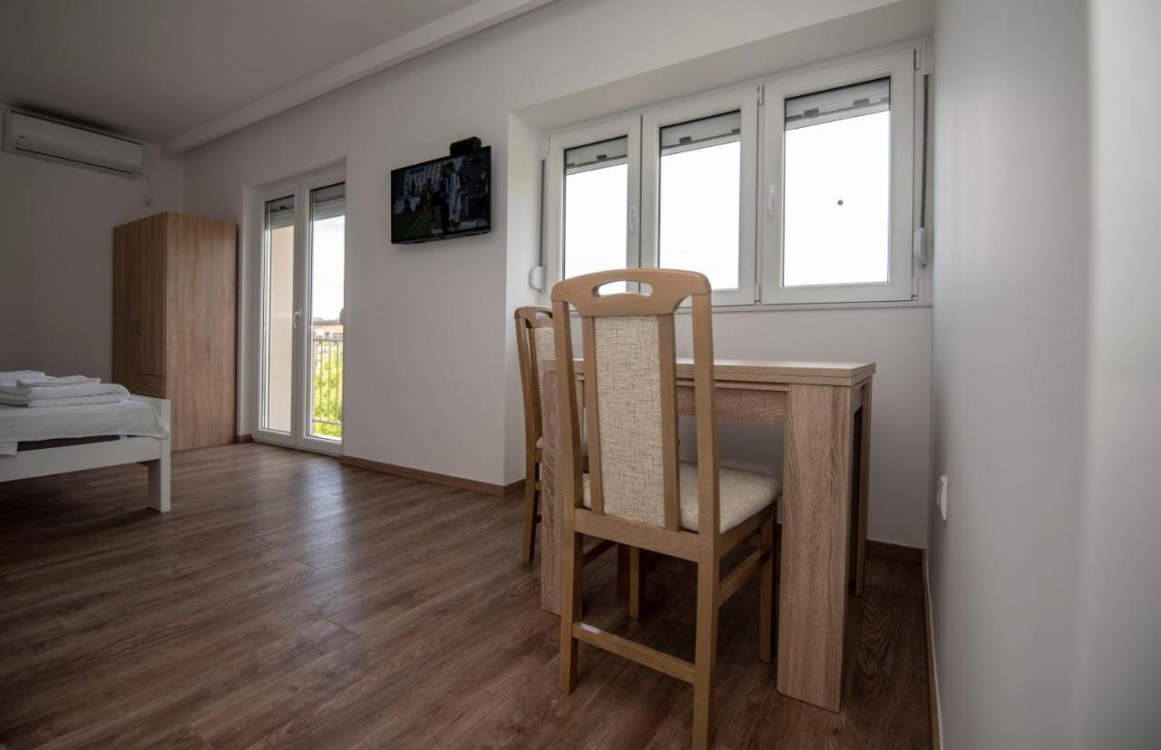 טרביניה Apartman Arijana מראה חיצוני תמונה